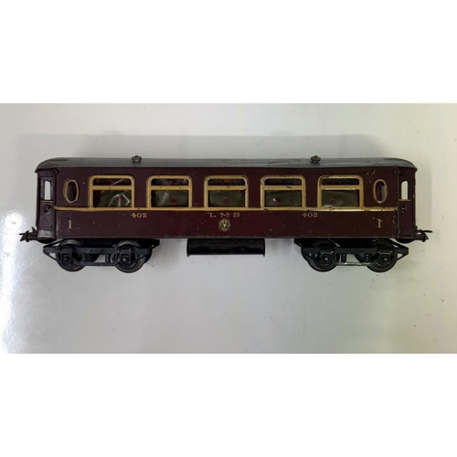 847 - 2 Hornby O gauge LMS long coaches