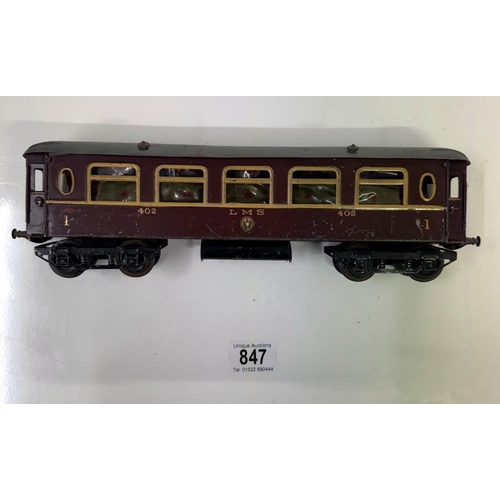 847 - 2 Hornby O gauge LMS long coaches