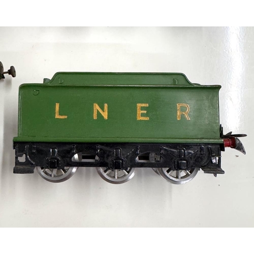 856 - 2 Hornby O gauge LNER clockwork locomotives with tenders. Springs are ok, no keys