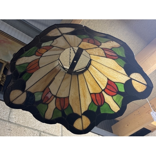 1521 - A Tiffany style lamp shade