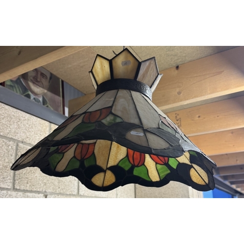 1521 - A Tiffany style lamp shade