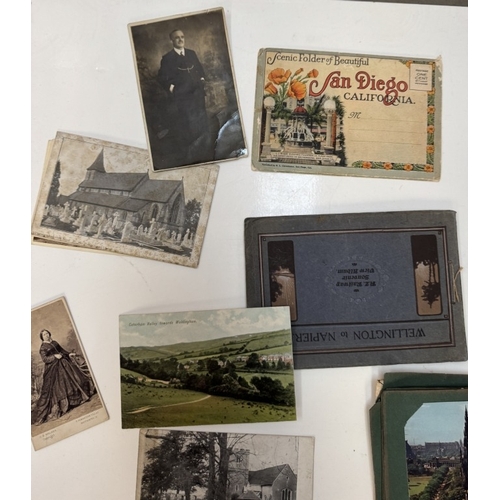 1662 - A quantity of postcards & ephemera