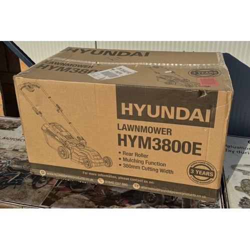 1520E - An electric Hyundia lawnmower (New in box)