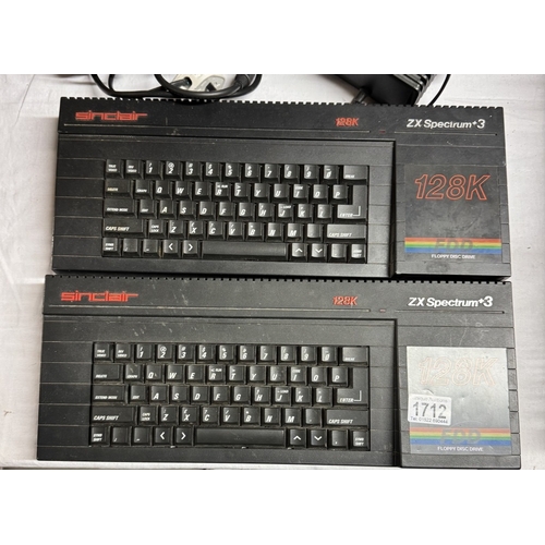 1712 - 3 x ZX-Spectrum +3 128K computers