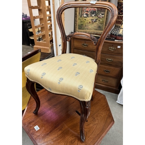 1757 - A Victorian balloon back chair