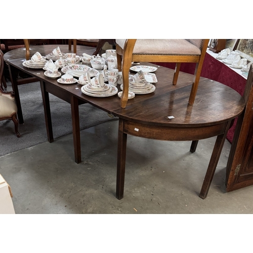 1771 - A Georgian mahogany 3 piece dining  table with 2 leaves