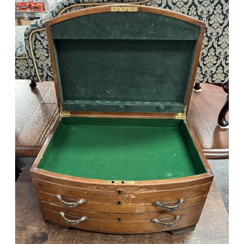 1780 - A vintage walnut veneered cutlery/specimen box with drawers