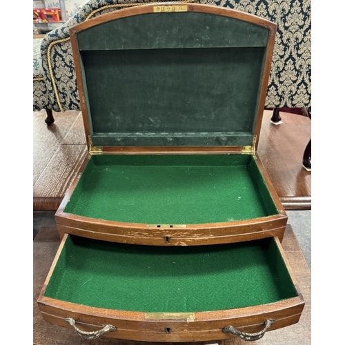 1780 - A vintage walnut veneered cutlery/specimen box with drawers