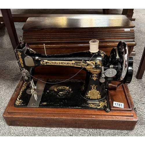 1781 - A vintage Singer sewing machine, serial number S826962