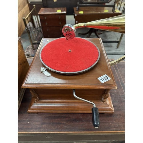 1789 - A horn gramophone with brass horn