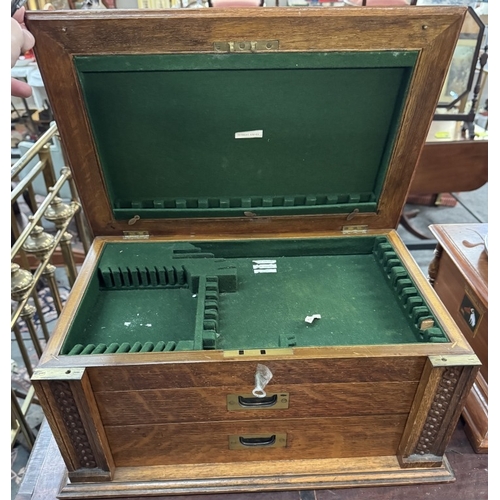 1790 - An Edwardian oak canteen of cutlery empty box with brass plaque, dated 1918