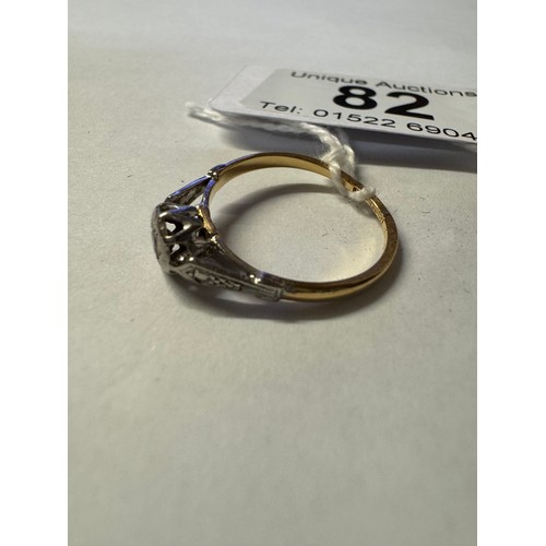 82 - A 1930's diamond single stone ring, platinum set, stamped platinum/18ct gold, size M, 2 grams.