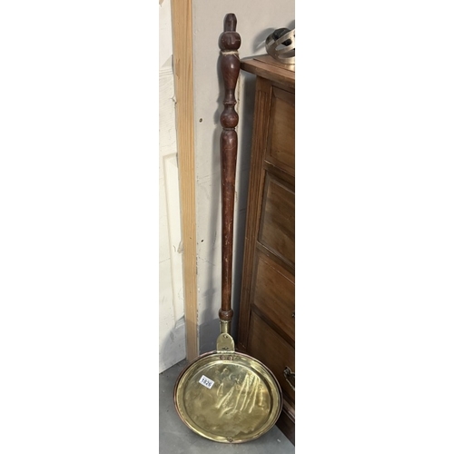 1826 - A Victorian brass and copper bed pan