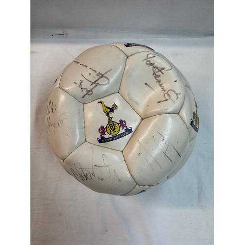 400A - A signed Tottenham Hotspur official souvenir football