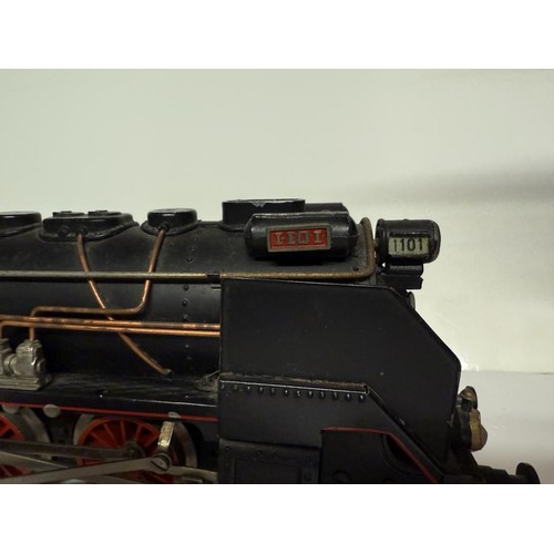 840A - A PAYA 0 gauge  3 rail locomotive & tender