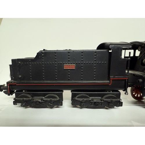 840A - A PAYA 0 gauge  3 rail locomotive & tender