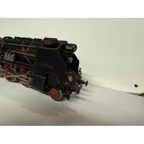 840A - A PAYA 0 gauge  3 rail locomotive & tender