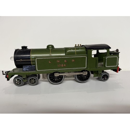 840B - Hornby 0 Gauge LNER 3 rail Locomotive 
Untested