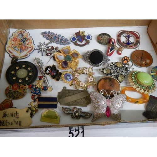 521 - In excess of thirty assorted brooches, badges etc.,