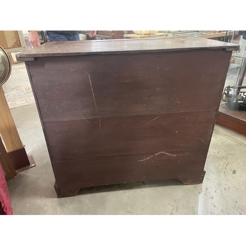 475 - A good quality small mahogany kneehole desk.