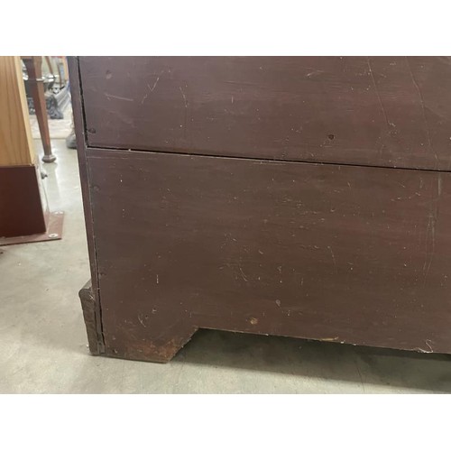 475 - A good quality small mahogany kneehole desk.