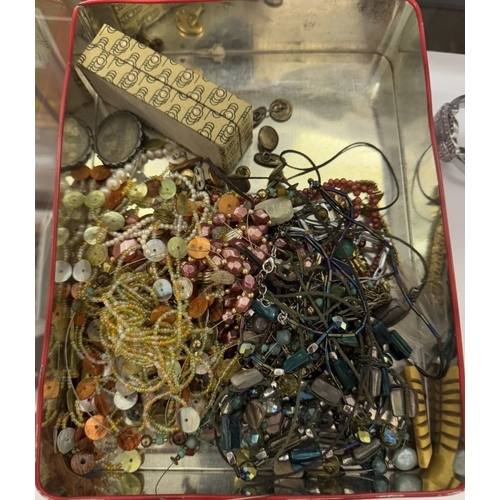 547 - A quantity of costume jewellery