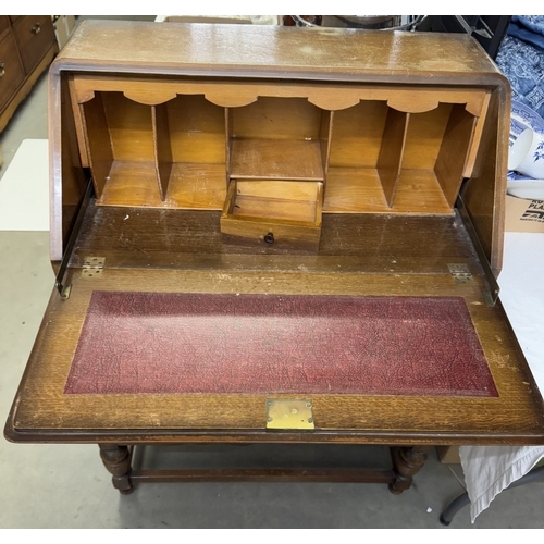 629 - A 1930's oak/ply bureau