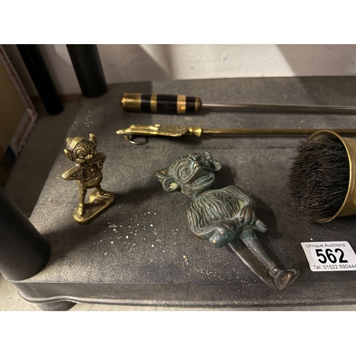 562 - A Lincoln Imp door knocker & other brass including toasting fork etc