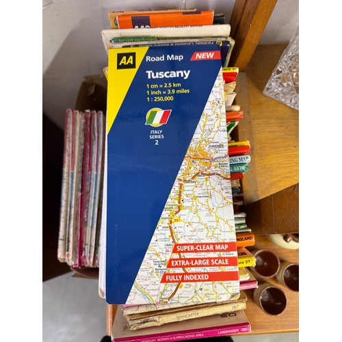 582 - A quantity of tourist maps etc.