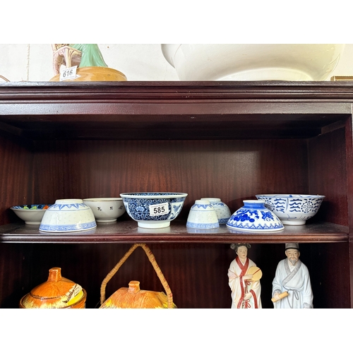 585 - A selection of Chinese ceramic bowls