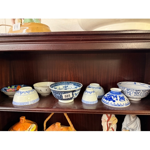 585 - A selection of Chinese ceramic bowls