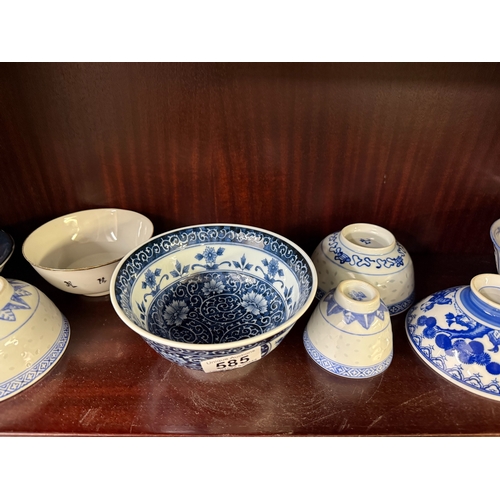 585 - A selection of Chinese ceramic bowls