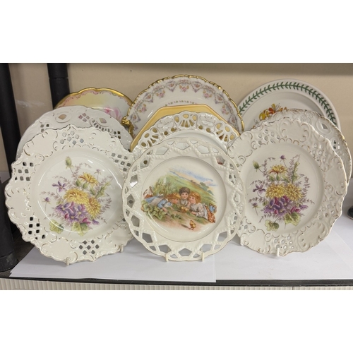 681 - A mixed lot of collector's and other plates.