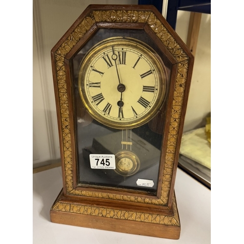 745 - An American style mantle clock