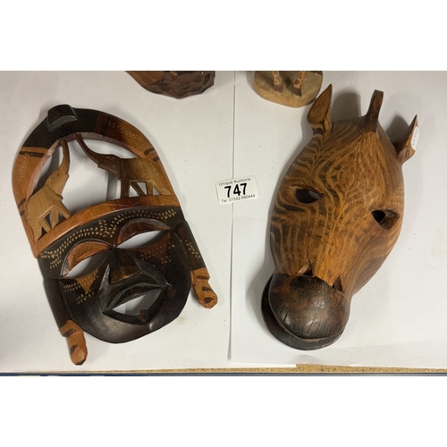 747 - 2 wooden masks & 2 other wooden animals