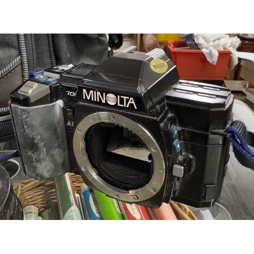 782 - 2 Minolta cameras with 4 lenses & carry bag