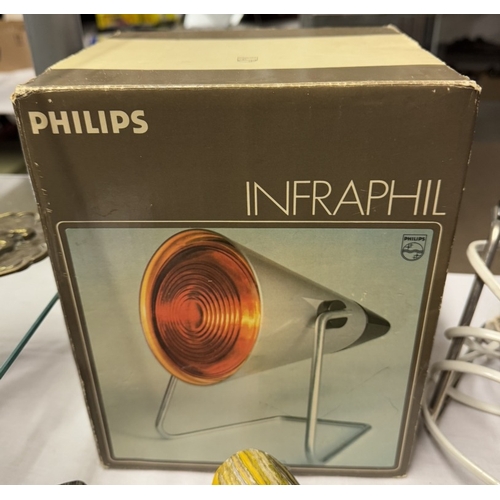 790 - A boxed Philips Infraphil lamp, 1 other boxed lamp & 1 unboxed. Untested