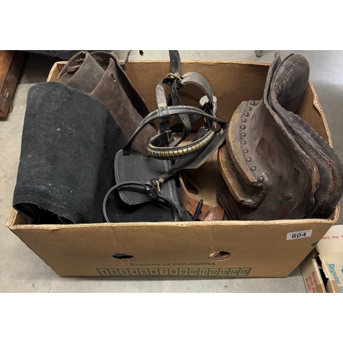 804 - A box of antique vintage horse harness & leathers