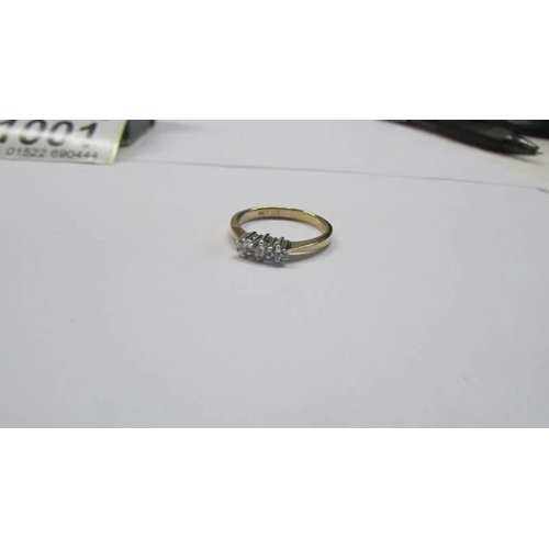 1001 - An 18ct gold three stone diamond ring, size M, 2.16 grams.