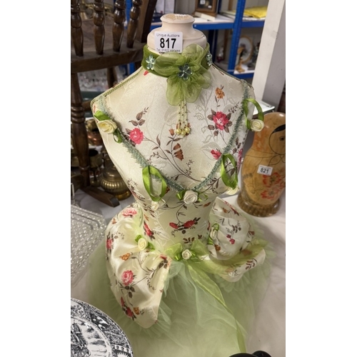 817 - A decorative mannequin display torso