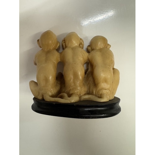 830C - An Italian sculpture of the 3 wise monkeys