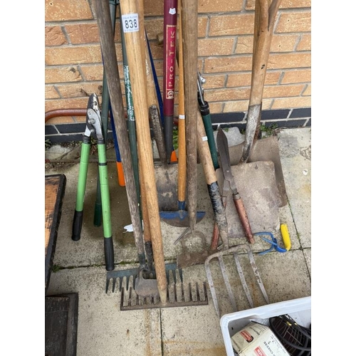 838 - A Large quantity of garden tools