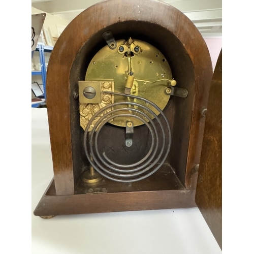 872 - An inlaid 8 day mantel clock (no Pendulum)