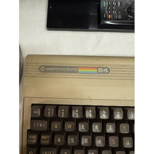 882 - A vintage Commodore 64 computer, no leads A/F