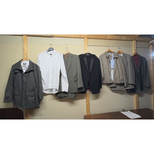 900 - A selection of mens clothing including suits, jackets, shirts