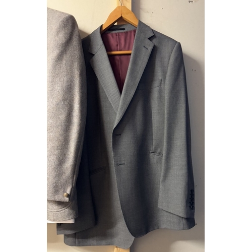 900 - A selection of mens clothing including suits, jackets, shirts