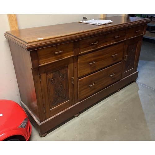 902 - An Edwardian mahogany sideboard with drawers & cupboards