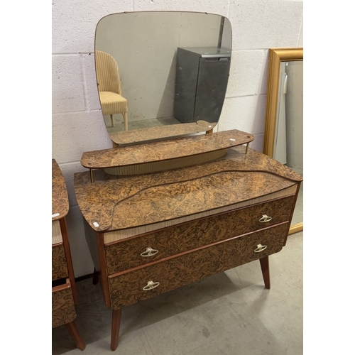 914 - A wardrobe, dressing table & drawers set