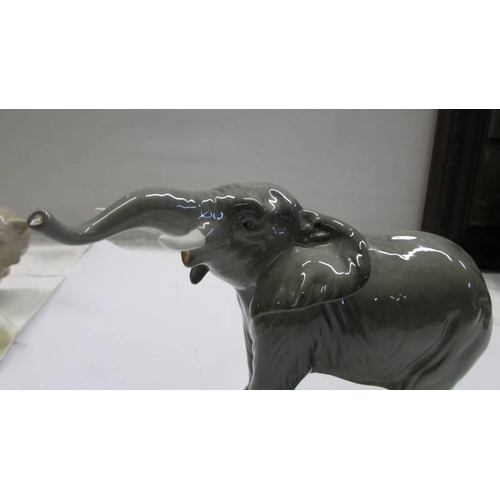 1073 - A Beswick elephant.