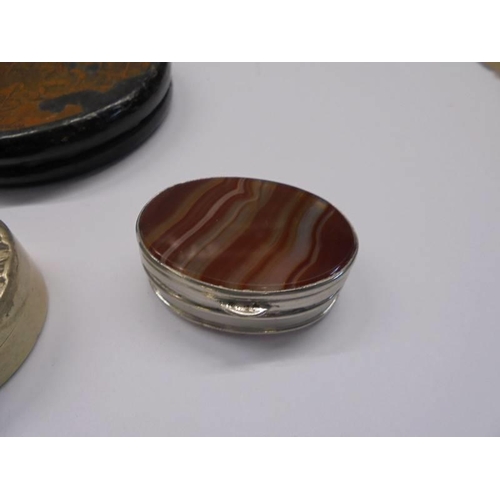 1086 - Four snuff boxes - 1 agate, 2 silver plate and a papier mache' example with London scene.